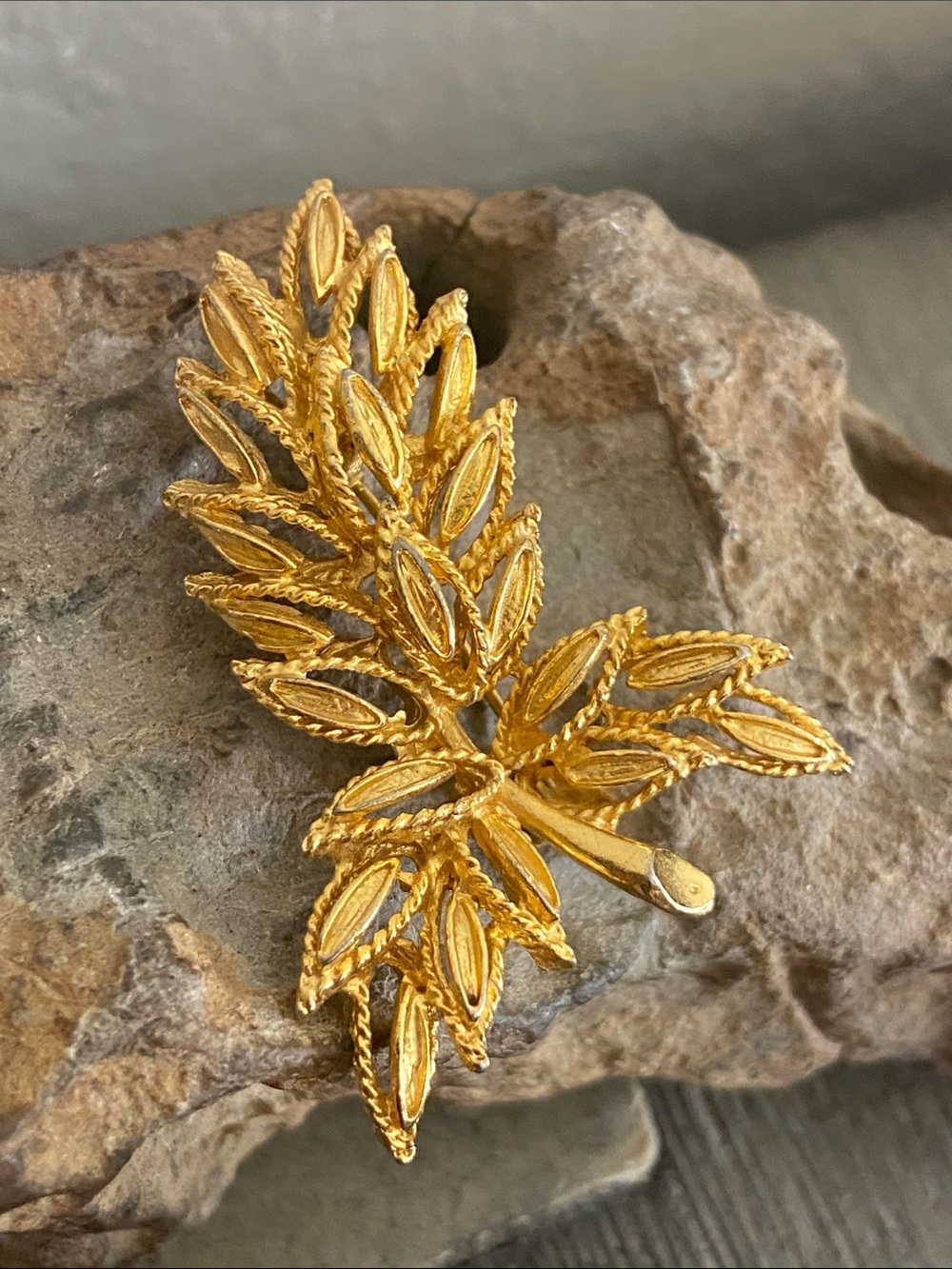 Vintage 70s Gold Leaf Branch Broach